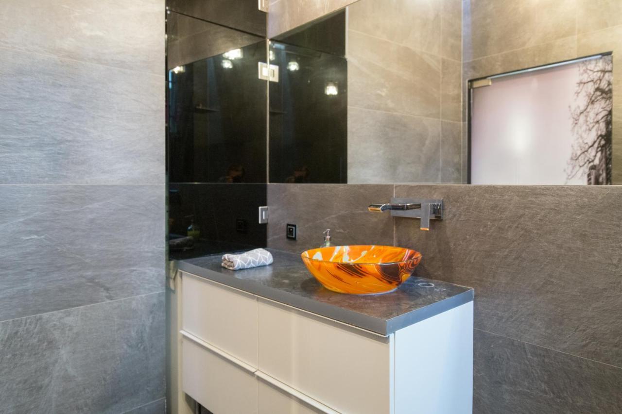 Modern, Stylish And Comfy In Trendy Jewish Quarter Apartment คราคูฟ ภายนอก รูปภาพ